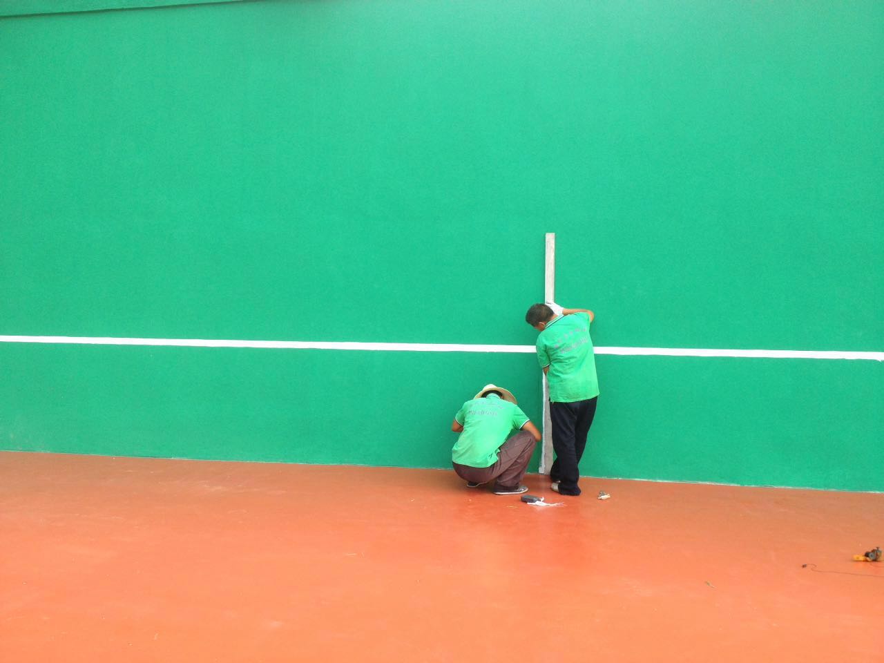 工程學(xué)院網(wǎng)球場(chǎng)，機(jī)打訓(xùn)練墻